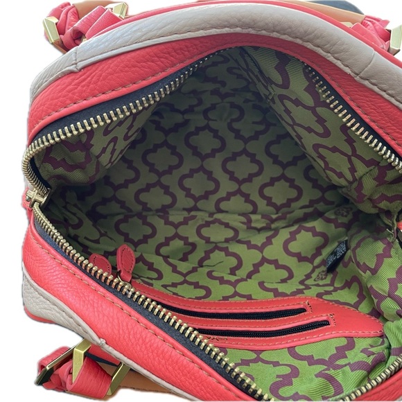 OrYANY Vintage Leather Handbag in Coral with Cream Accents. Like New Condition! - Picture 7 of 10